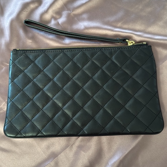 Michael Kors Selma Zip Quilt Large wristlet and clutch in black leather - Picture 2 of 2